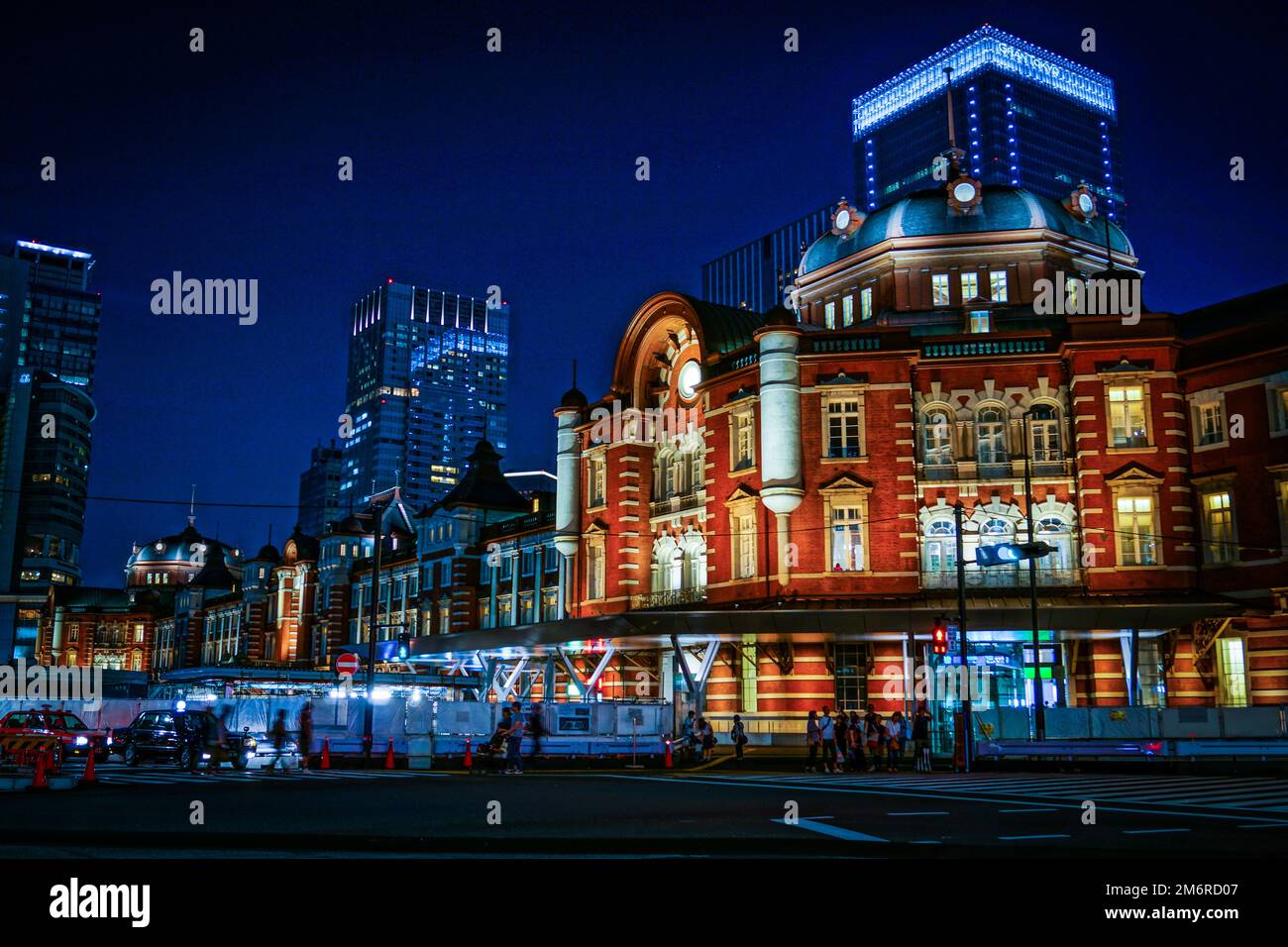 Beleuchtung des Bahnhofs Tokio, Blick bei Nacht Stockfoto