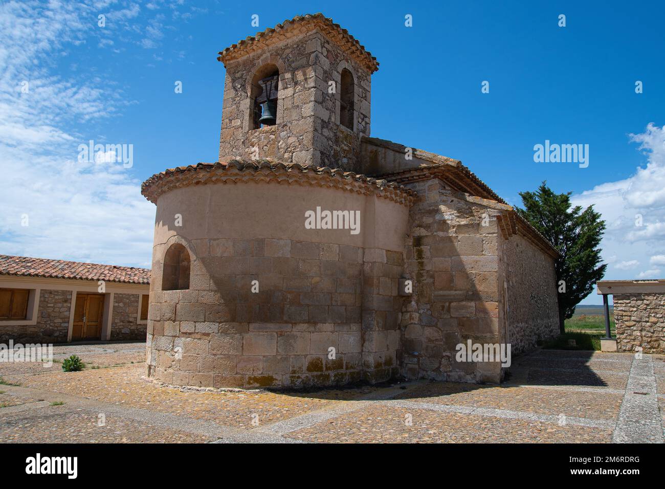 Ermita de la Virgen del Buen Acuerdo ist eine romanische Kirche in Gallocanta Stockfoto