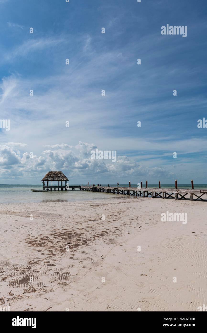 Pier im Ozean gebaut, Holbox Insel, Yucatan Mexiko Stockfoto