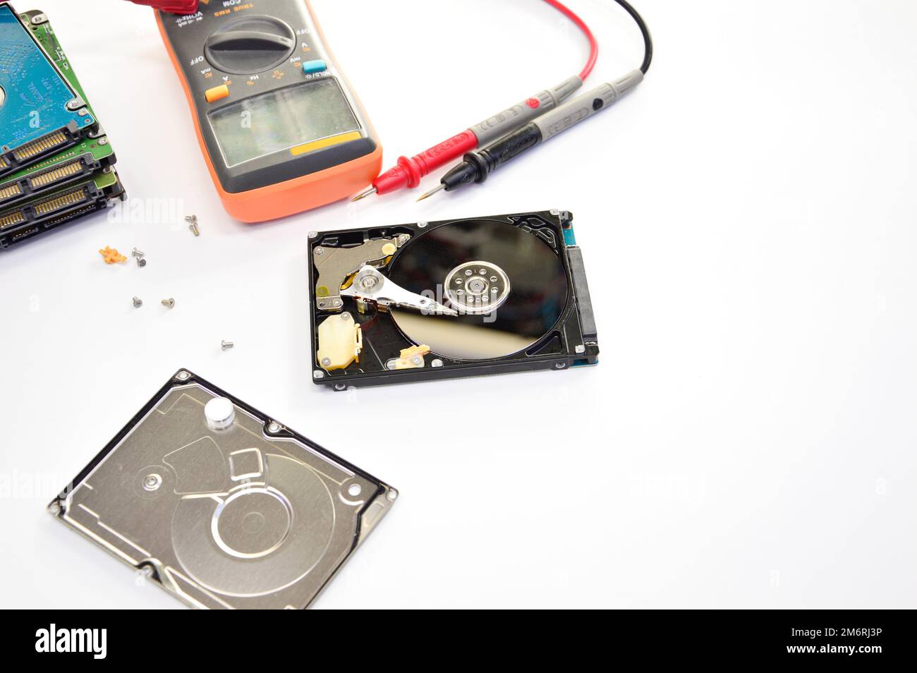 Plattengröße der Festplatte 2,5 Zoll, Festplattenreparatur Stockfoto