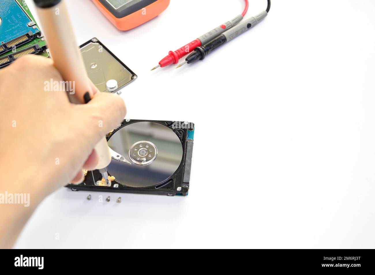 Plattengröße der Festplatte 2,5 Zoll, Festplattenreparatur Stockfoto