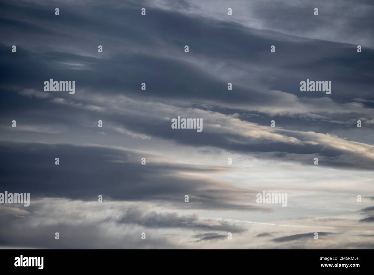 Dunkle Wolken, Österreich Stockfoto