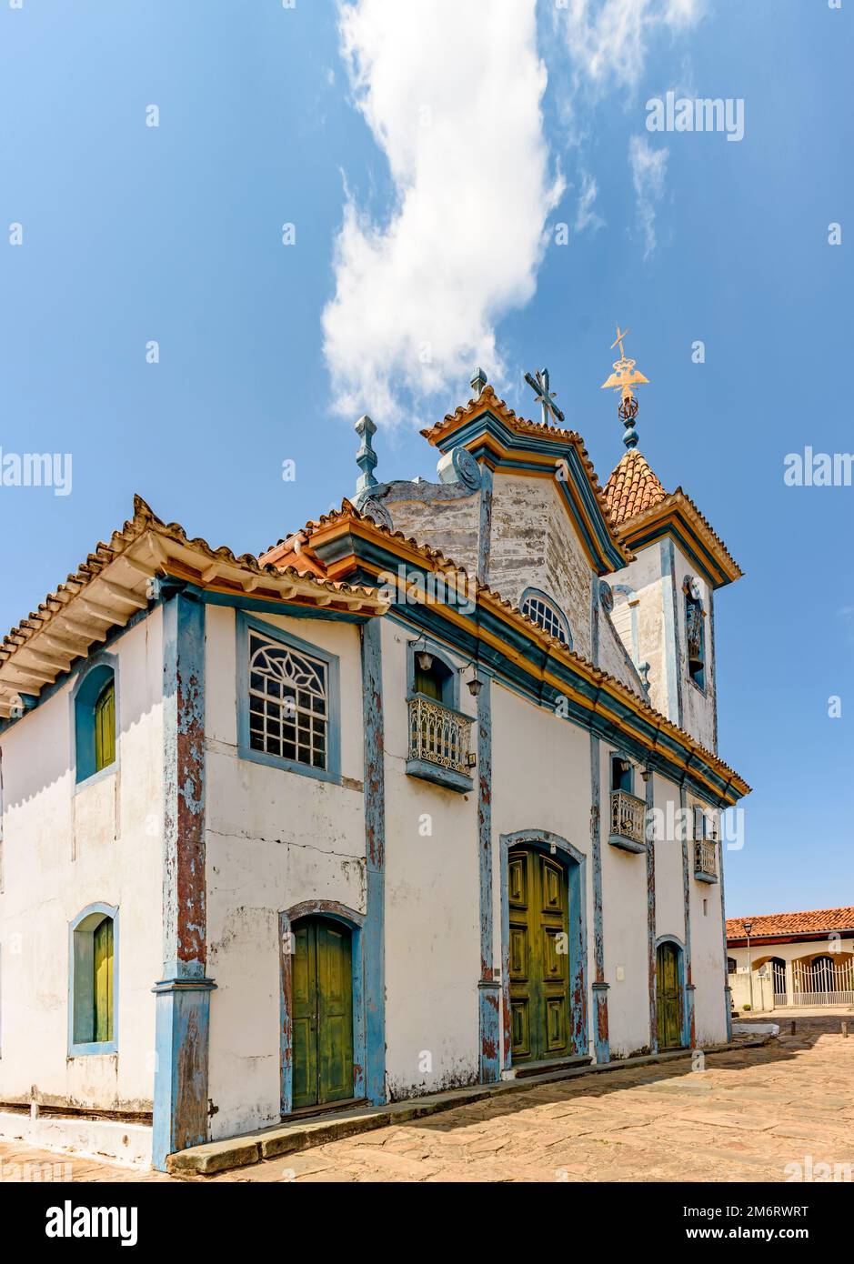 Fassade einer altmodischen Barockkirche in Diamantina Stockfoto