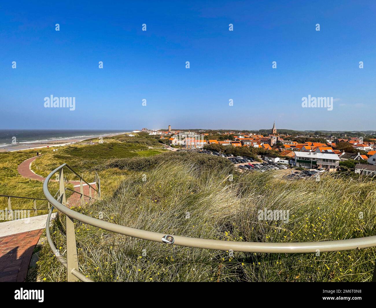 Wunderschöner Strand mit Dünen und Meer Stockfoto