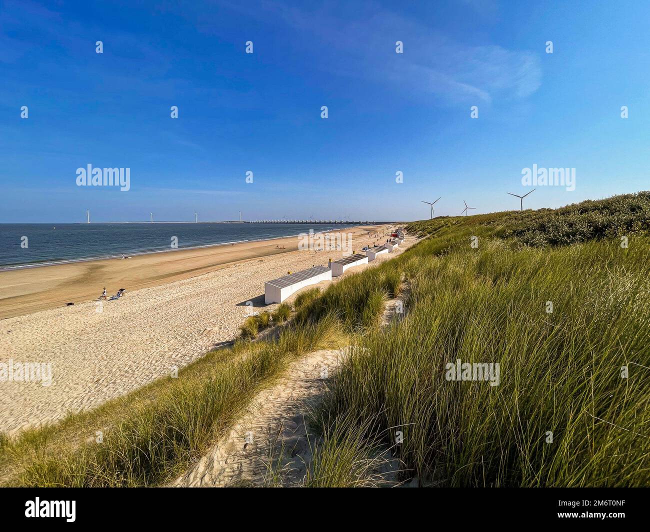 Wunderschöner Strand mit Dünen und Meer Stockfoto