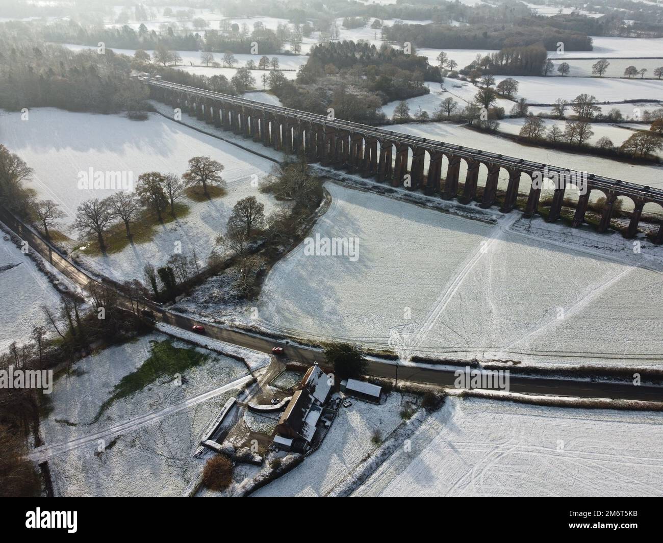 Ouse Valley Viaduct aus der Vogelperspektive im Winter Stockfoto