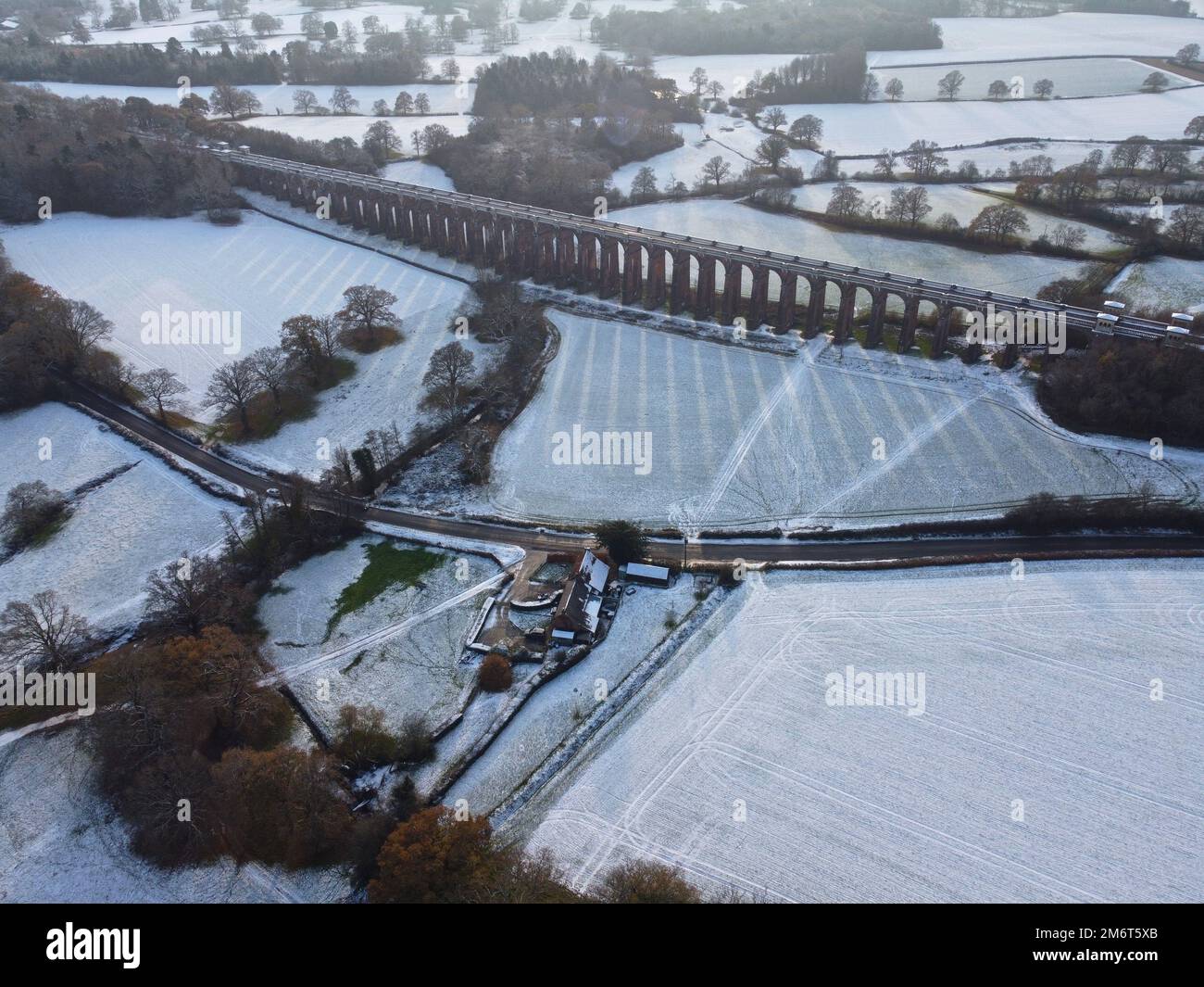 Ouse Valley Viaduct aus der Vogelperspektive im Winter Stockfoto