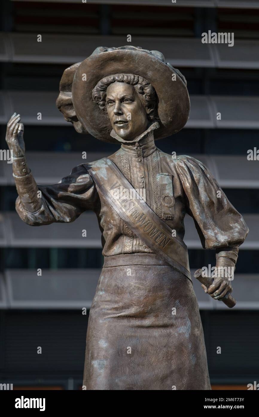 Eine Statue der Suffragette Alice Hawkins befindet sich auf dem Market Square, Leicester, Großbritannien, einem Ort, an dem sie viele ihrer Reden hielt. Die Stockfoto