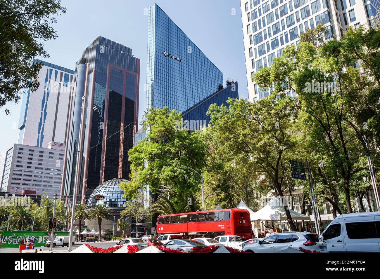 Mexiko-Stadt, Cuauhtemoc Avenida Paseo de la Reforma, Doppeldeckerbus, Bolsa Mexicana de Valores BMV, Börsengebäude, moderne Architektur Stockfoto