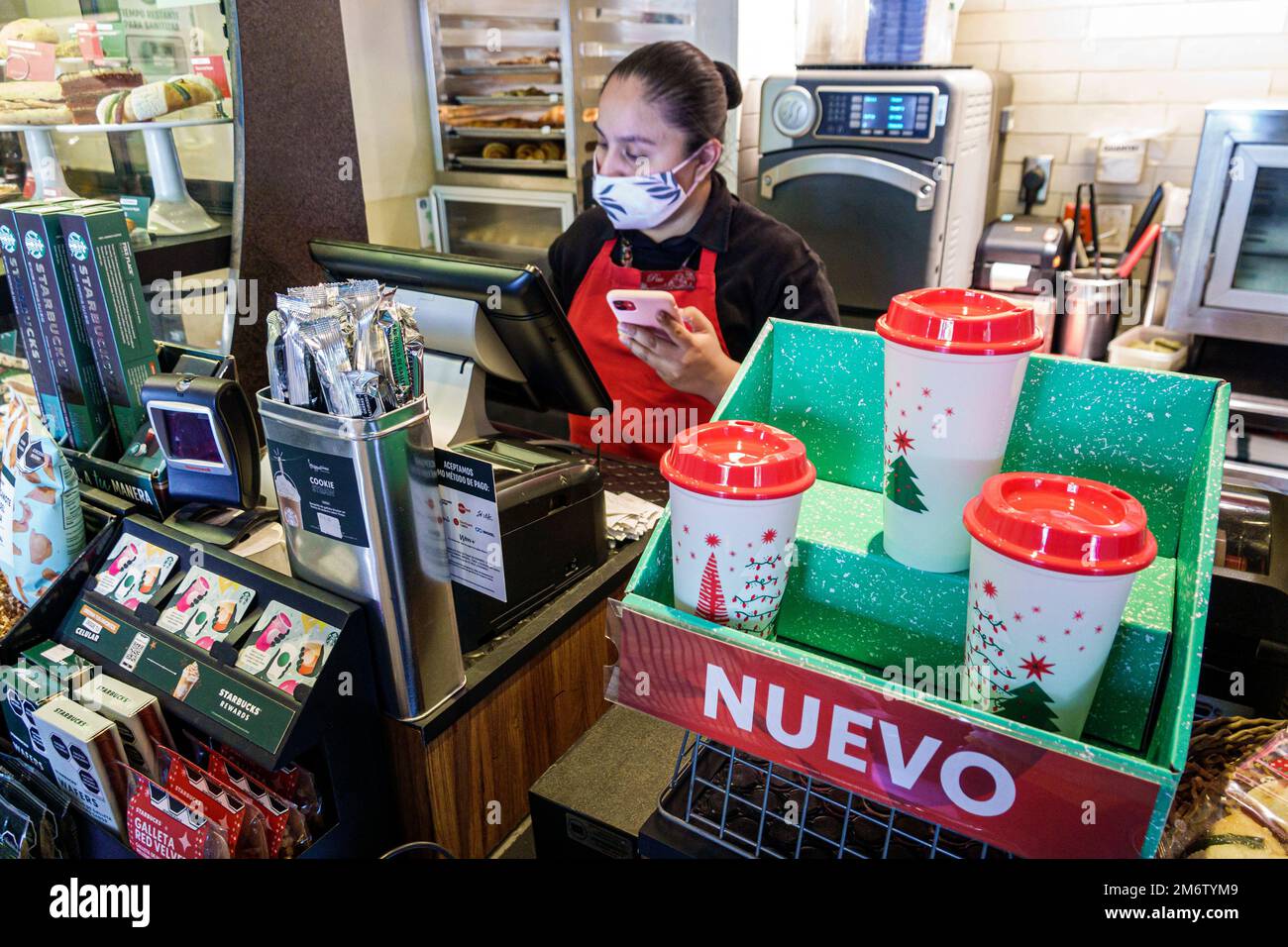 Mexiko-Stadt, Juarez Cuauhtemoc Avenida Paseo de la Reforma, Starbucks Coffee Barista Baristas, weibliche weibliche Erwachsene Bewohner, in Stockfoto