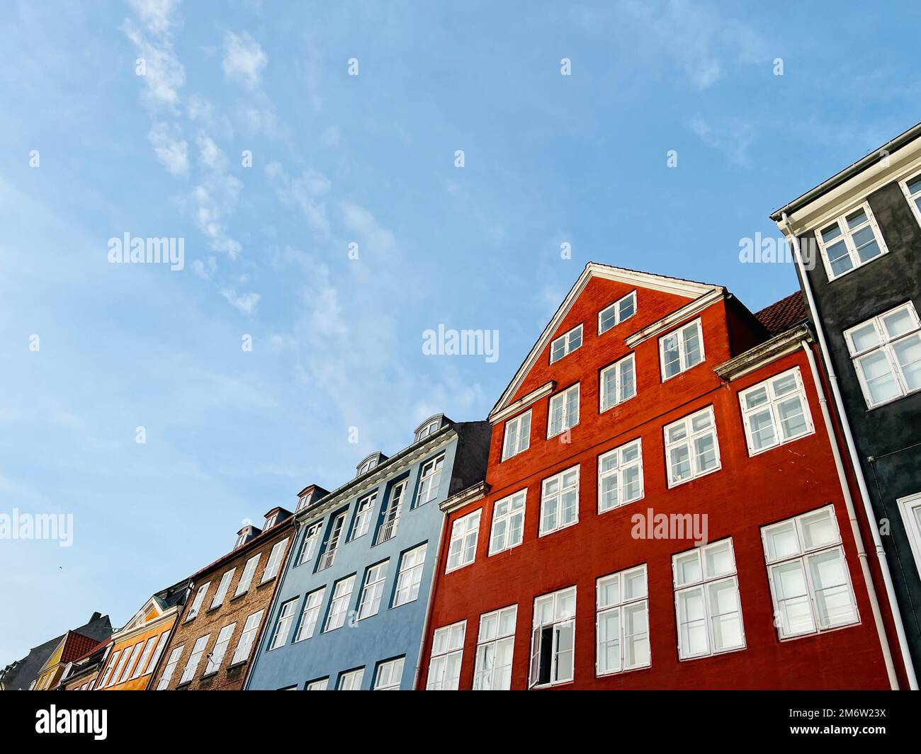 Eine Reihe von Häusern im berühmten Nyhavn in Dänemarks Hauptstadt Kopenhagen Stockfoto