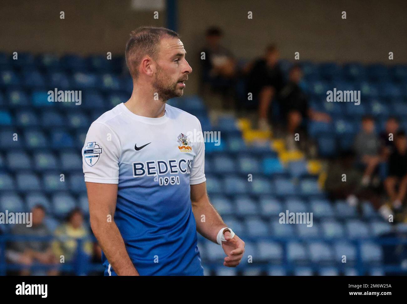 Mourneview Park, Lurgan, County Armagh, Nordirland, Vereinigtes Königreich. 30 Aug 2022. Danske Bank Premiership – Glenavon / Newry City. Glenavon-Spieler Matthew Fitzpatrick (9) in Aktion während des Spiels der Danske Bank Irish League. Stockfoto