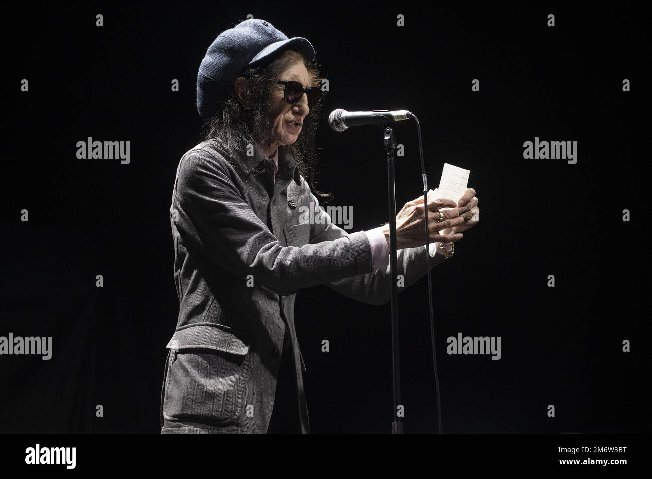 Dr. John Cooper Clarke und Squeeze treten bei G Live auf. Mit: Dr. John Cooper Clarke, wobei: Guildford, Großbritannien, wenn: 29. November 2022 Kredit: Neil Lupin/WENN Stockfoto