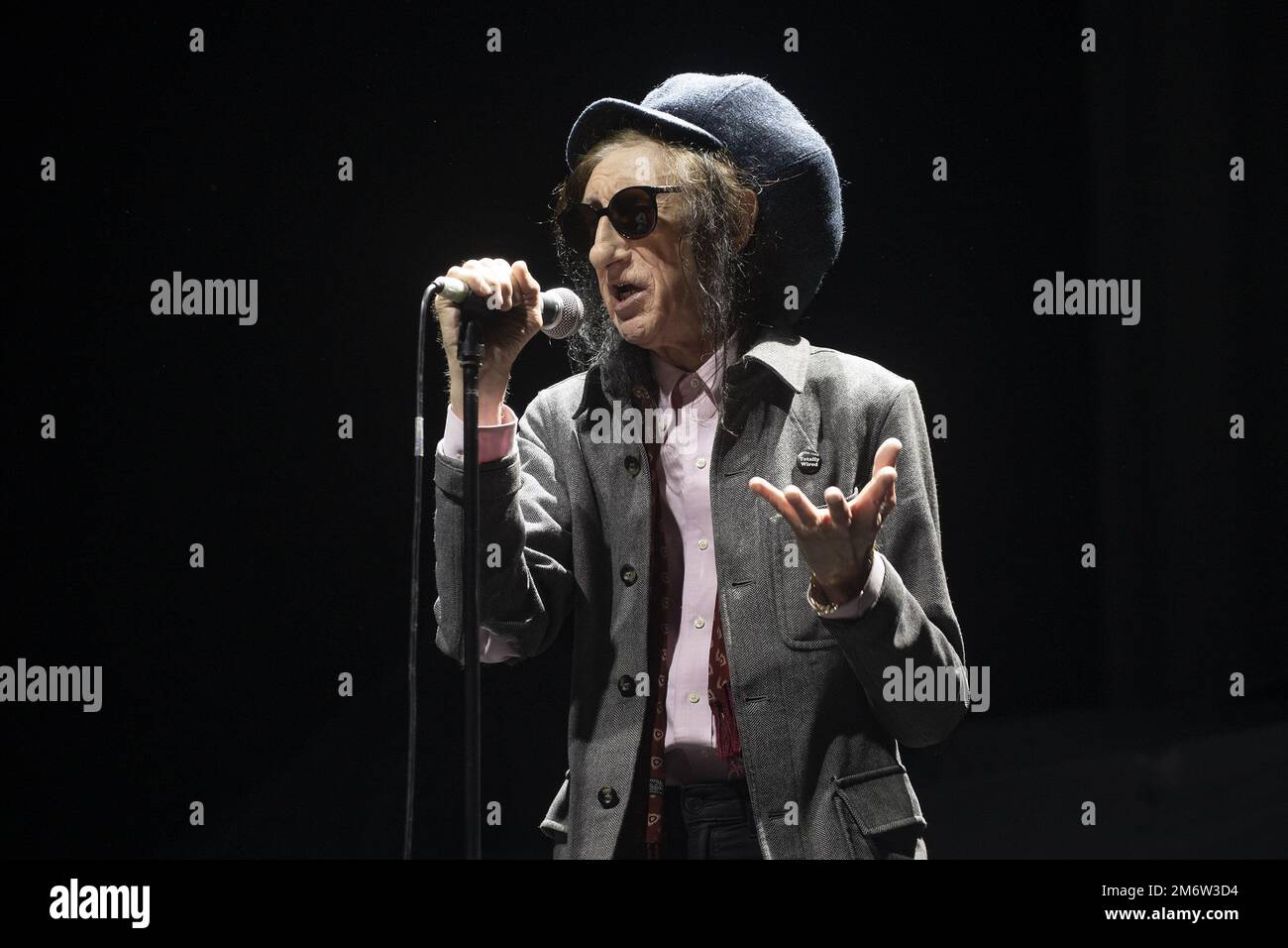 Dr. John Cooper Clarke und Squeeze treten bei G Live auf. Mit: Dr. John Cooper Clarke, wobei: Guildford, Großbritannien, wenn: 29. November 2022 Kredit: Neil Lupin/WENN Stockfoto