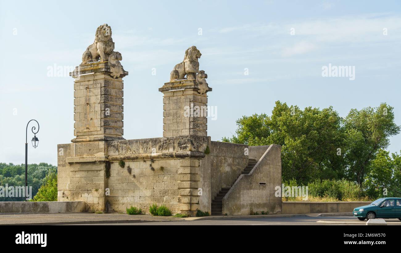 Löwenstatue in Arles France Stockfoto