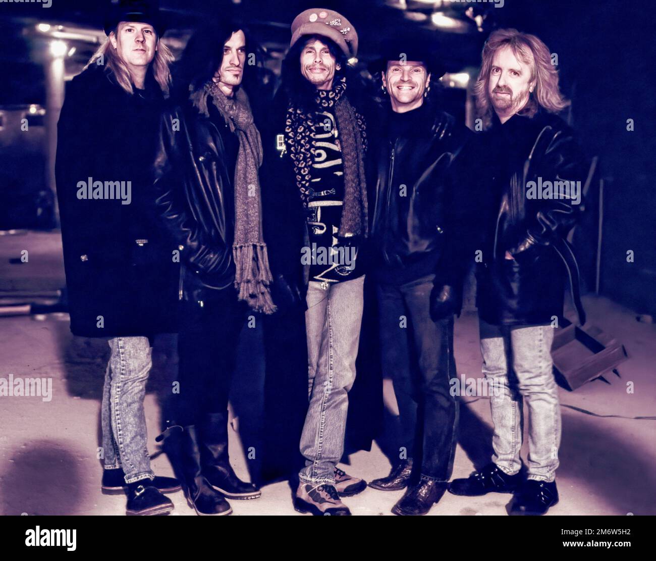 Aerosmith: Joey Kramer, Brad Whitford, Steven Tyler (Zentrum), Joe Perry und Tom Hamilton in der Rock and Roll Hall of Fame and Museum in Cleveland, Ohio während der Bauphase 1995. Kredit: Bill Ragan/Alamy Live News Stockfoto