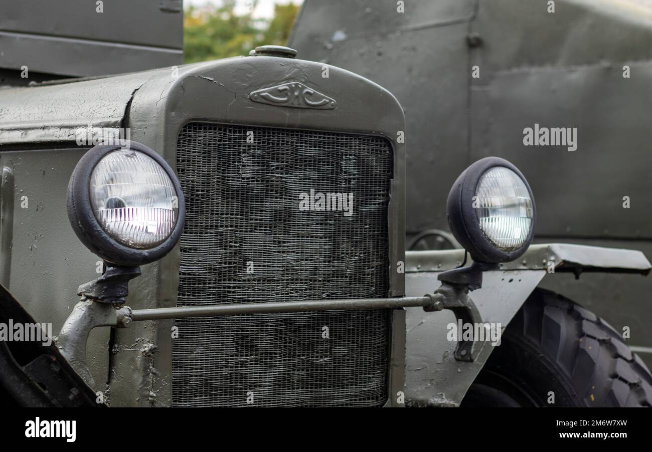 Der ZIS-6 ist ein dreiachsiger, vier Tonnen schwerer Geländewagen mit Zwillingsbereifung an der Hinterachse. Sie wurde auf der Grundlage des ZIS-5-Lkws erstellt. Stockfoto