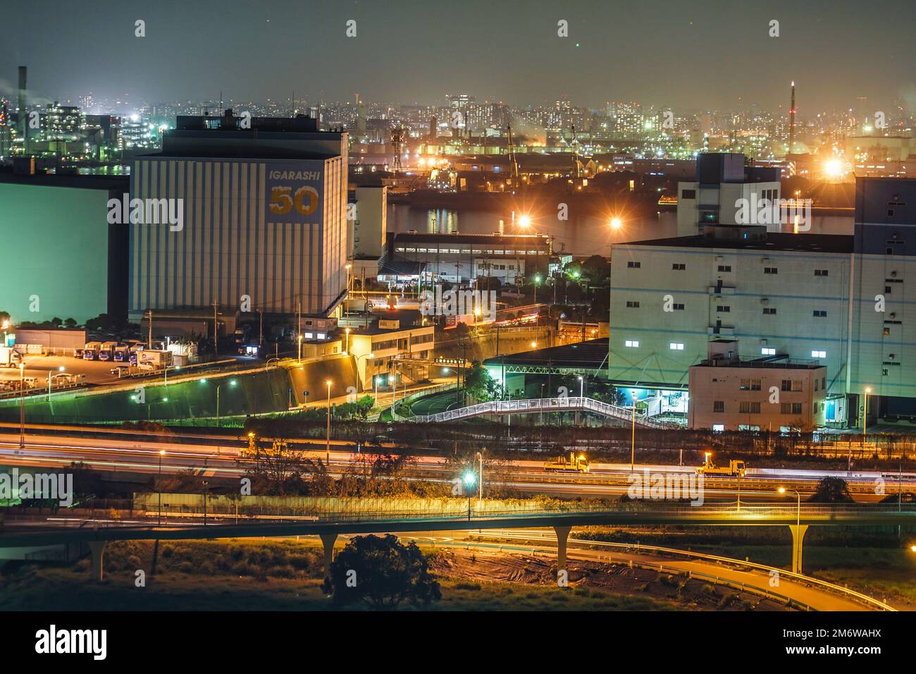 Keihin Industriegebiet, das von der Kawasaki Marien (Kawasaki City, Präfektur Kanagawa) aus sichtbar ist Stockfoto