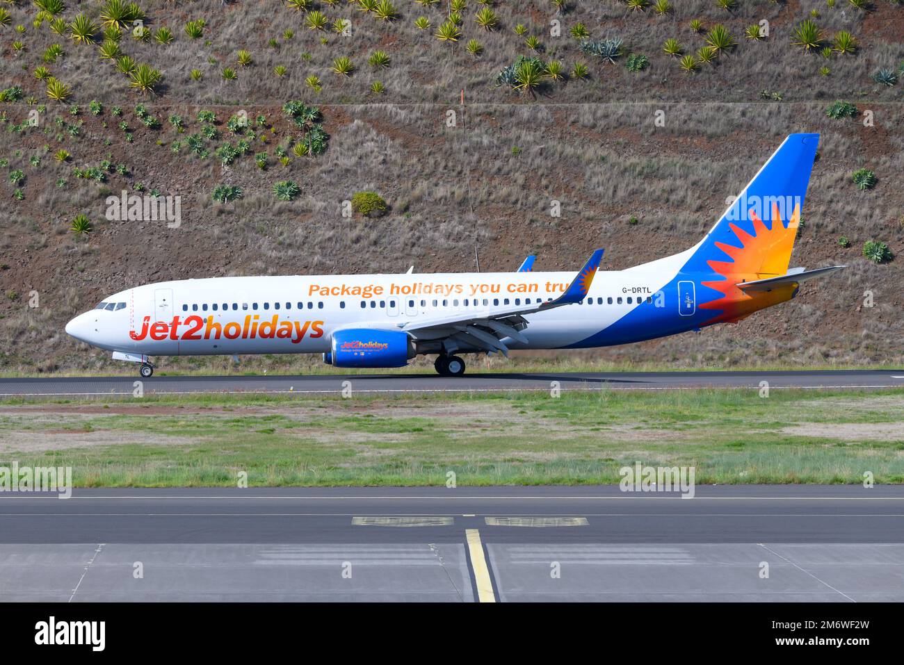 Jet2 Ferienfluggesellschaft Boeing 737 Flugzeug. Kostengünstige britische Fluggesellschaft Jet2.com, die für Jet2Holidays Agentur mit einem Boeing 737 Flugzeug arbeitet. Stockfoto