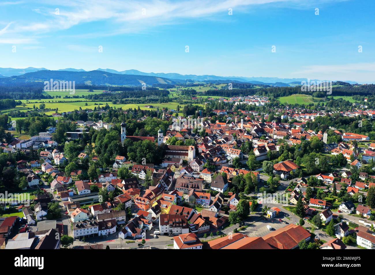 Blick auf Isny im AllgÃ¤U aus der Vogelperspektive mit Blick auf das Schloss und die historische Altstadt. Isny im Allgaeu, Stockfoto