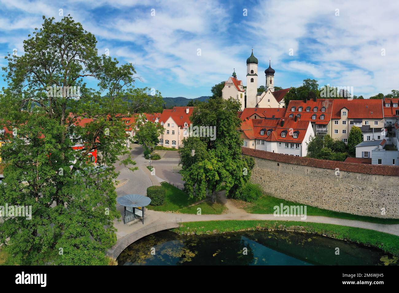 Blick auf Isny im AllgÃ¤U aus der Vogelperspektive mit Blick auf das Schloss und die historische Altstadt. Isny im Allgaeu, Stockfoto