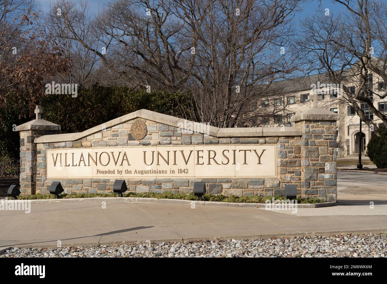 Villanova, Pennsylvania: 1. Januar 2022: Eintrittsschild zur Villanovia University. Villanovia ist eine private Forschungsuniversität in der Nähe von Philadelphia, Penns Stockfoto