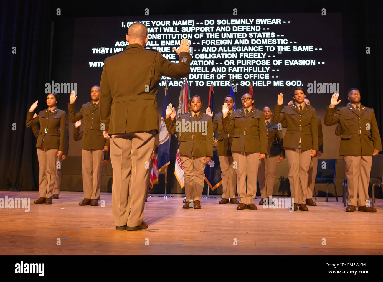 Schwur bei General Paul E. Funk II, TRADOC-kommandierender General Stockfoto