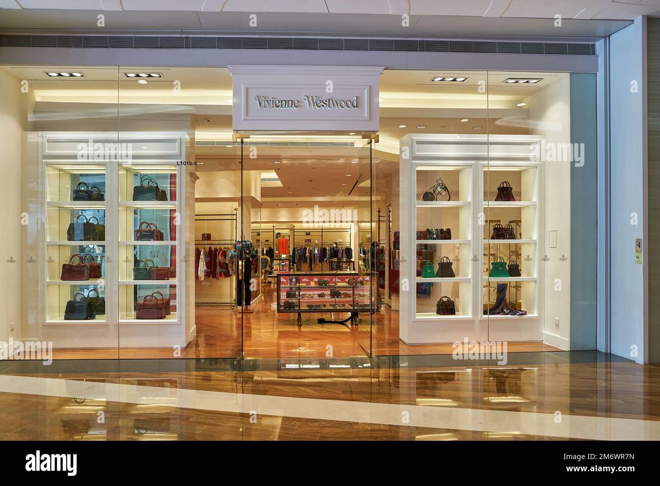 SHENZHEN, CHINA - CIRCA NOVEMBER 2019: Eintritt zum Vivienne Westwood Store in Shenzhen. Stockfoto