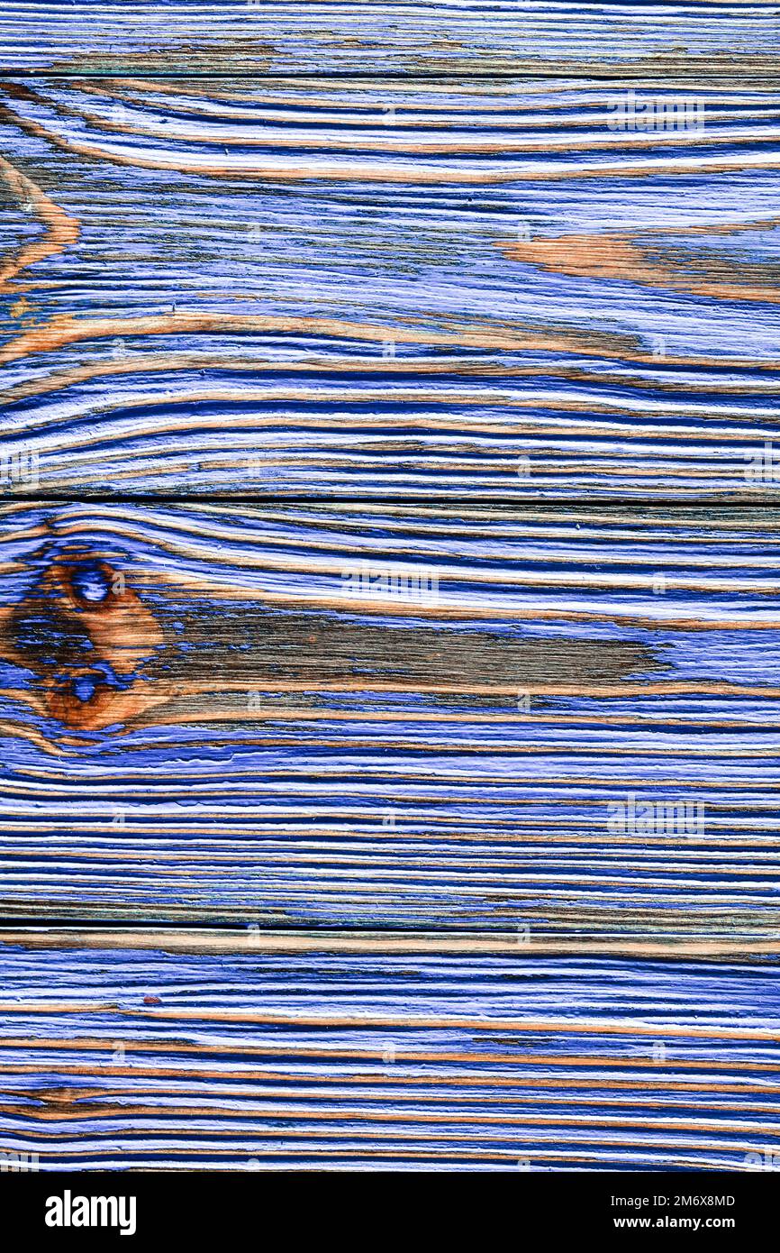 Blaues gestreiftes Holzbrett im Vintage-Stil mit Blick von oben. Stockfoto
