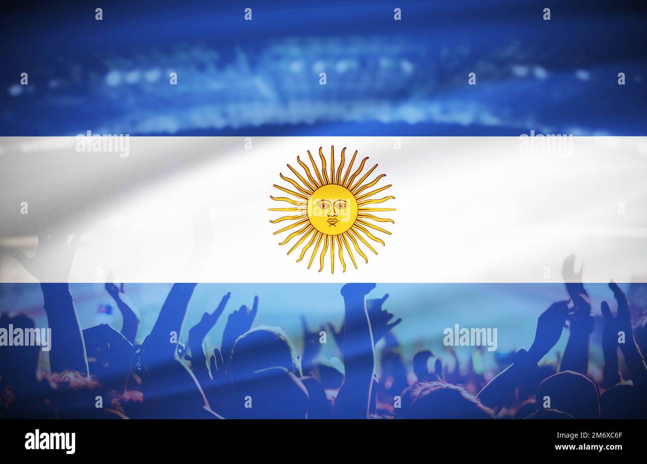 Fußballfans im Stadion und argentinische Flagge Stockfoto