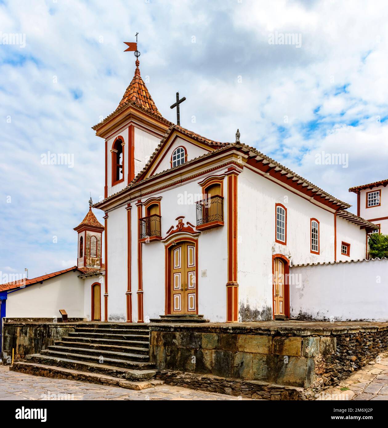 Fassade einer historischen barocken Kirche Stockfoto