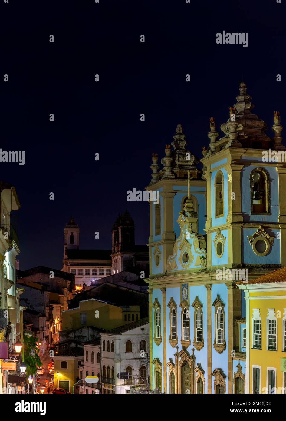 Blick auf das historische Viertel Pelourinho bei Nacht Stockfoto