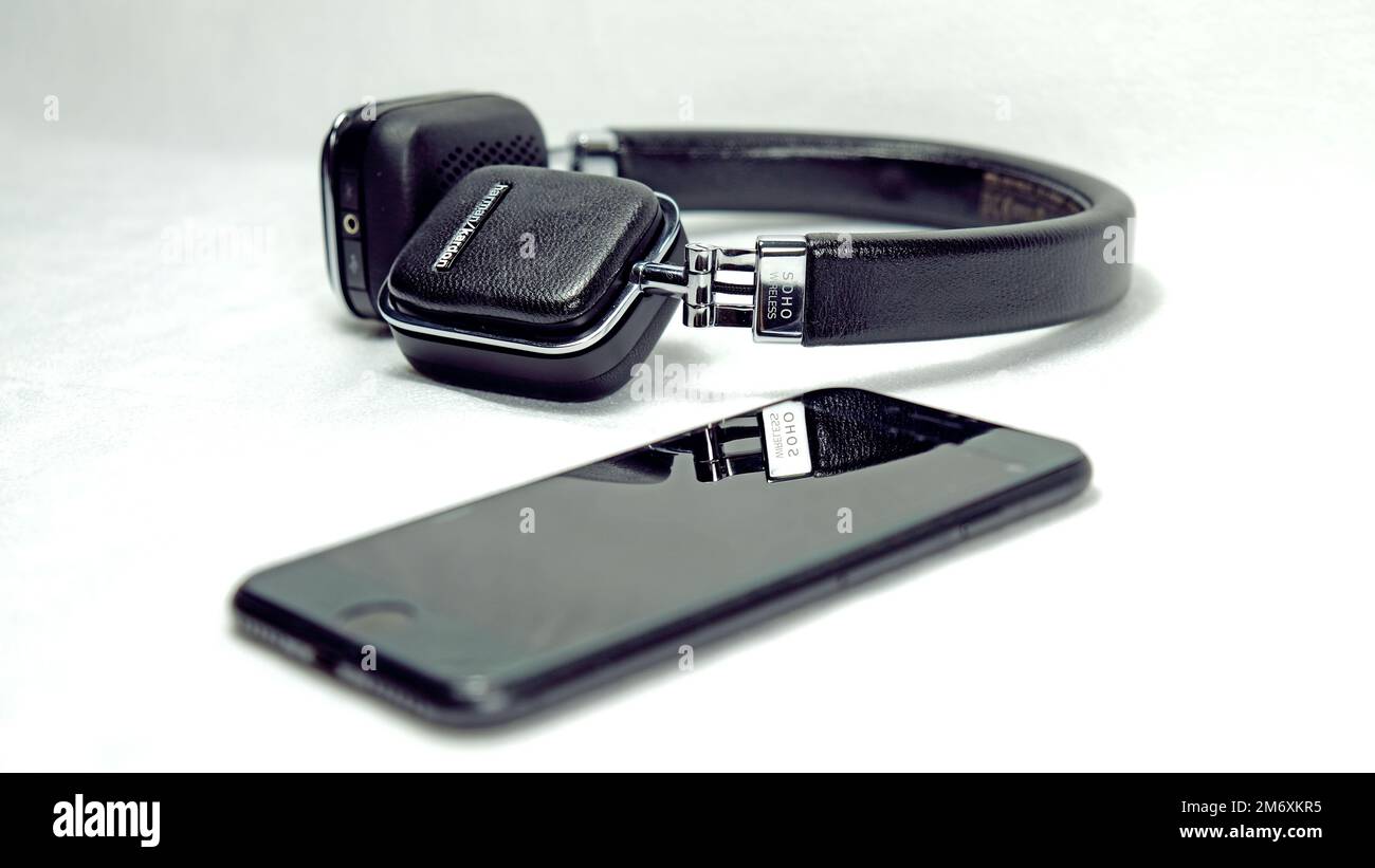 Kopfhörer Iphone7 und Harman Kardon Stockfoto