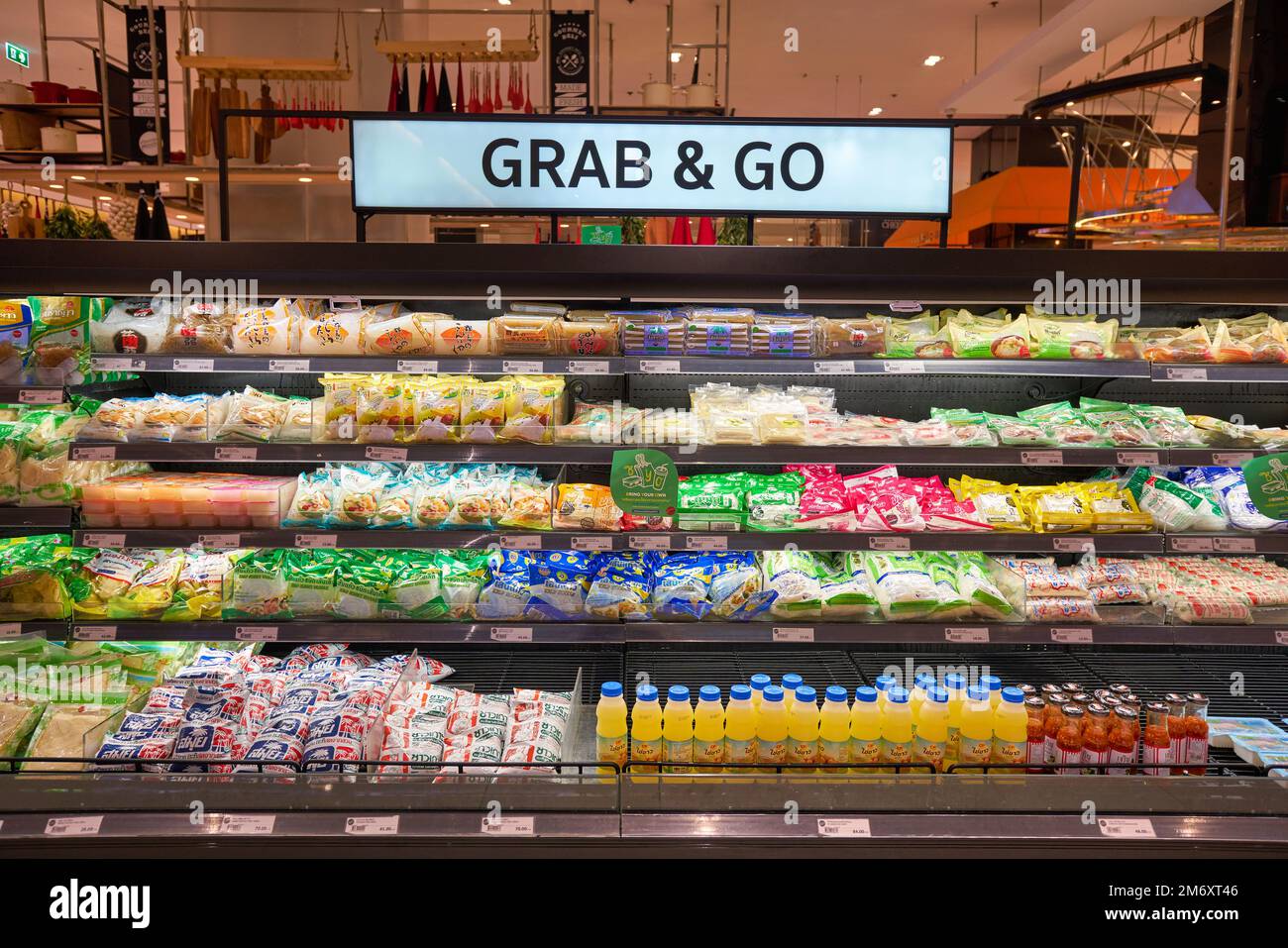 BANGKOK, THAILAND - CIRCA JANUAR 2020: Innenaufnahme des Gourmet Market Supermarkts in Bangkok. Stockfoto