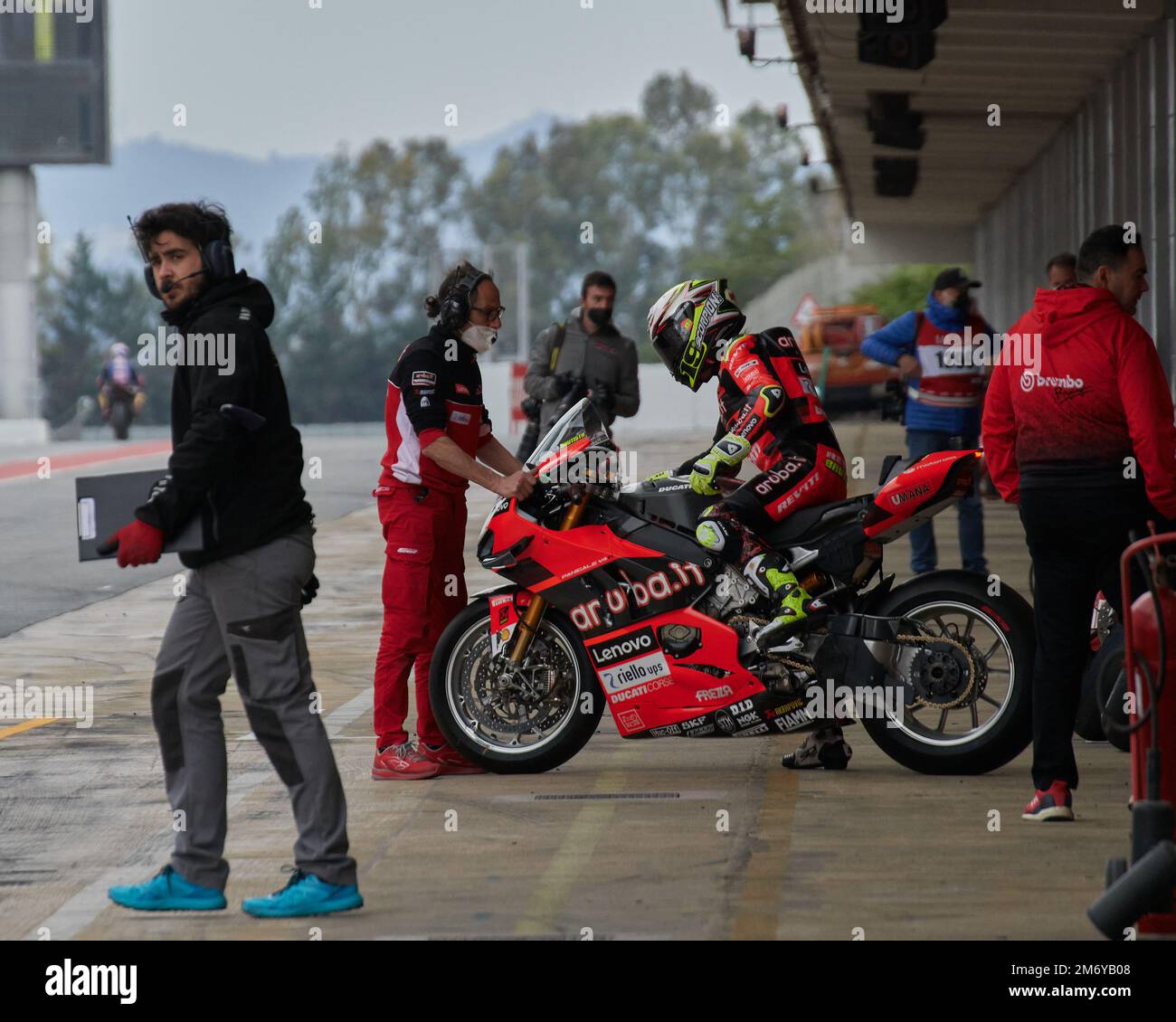 26.03.2022. Montmeló, Spanien, Alvaro Bautista verlässt die Box während des Saisonvorbereitungstrainings in Montmelo Stockfoto