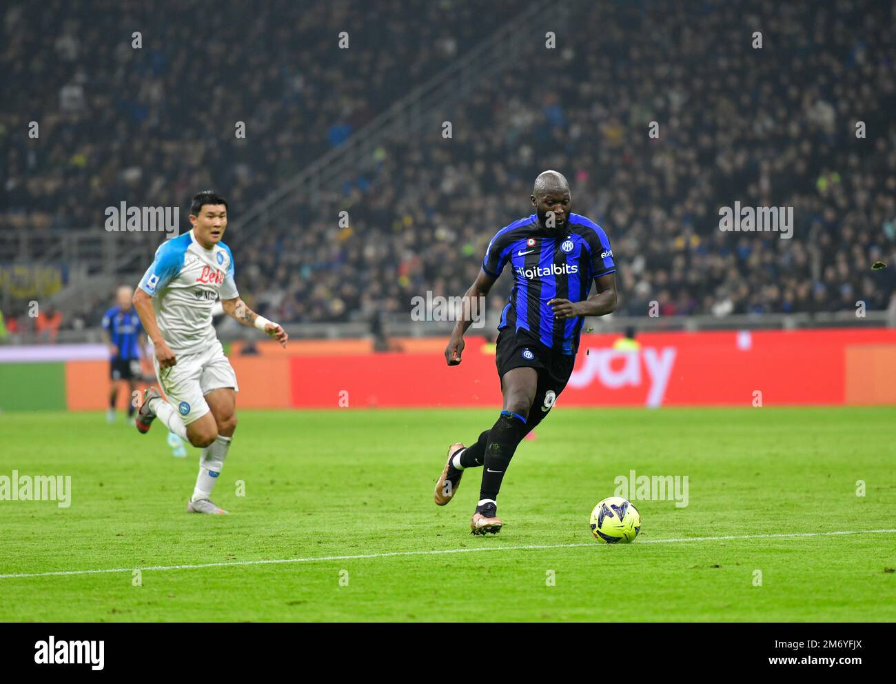 Mailand, Italien. 04., Januar 2023. Romelu Lukaku (90) von Inter während des Spiels der Serie A zwischen Inter und Neapel bei Giuseppe Meazza in Mailand. (Foto: Gonzales Photo - Tommaso Fimiano). Stockfoto