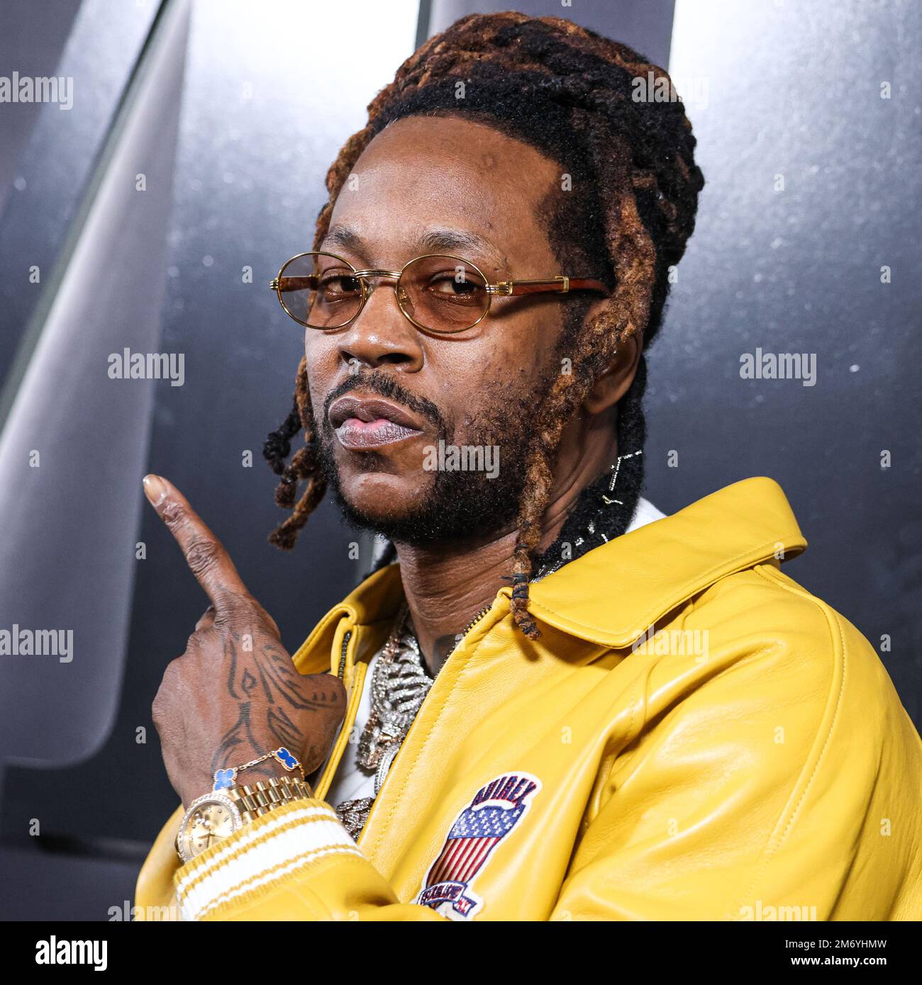 Hollywood, Usa. 05. Januar 2023. HOLLYWOOD, LOS ANGELES, KALIFORNIEN, USA - JANUAR 05: Der amerikanische Rapper 2 Chainz (Tauheed K. Epps) trifft am 5. Januar 2023 auf der Los Angeles Premiere der STARZ' 'BMF' (Black Mafia Family) Staffel 2 ein, die am. Januar im TCL Chinese Theatre IMAX in Hollywood, Los Angeles, Kalifornien, USA stattfindet. (Foto: Xavier Collin/Image Press Agency) Kredit: Image Press Agency/Alamy Live News Stockfoto