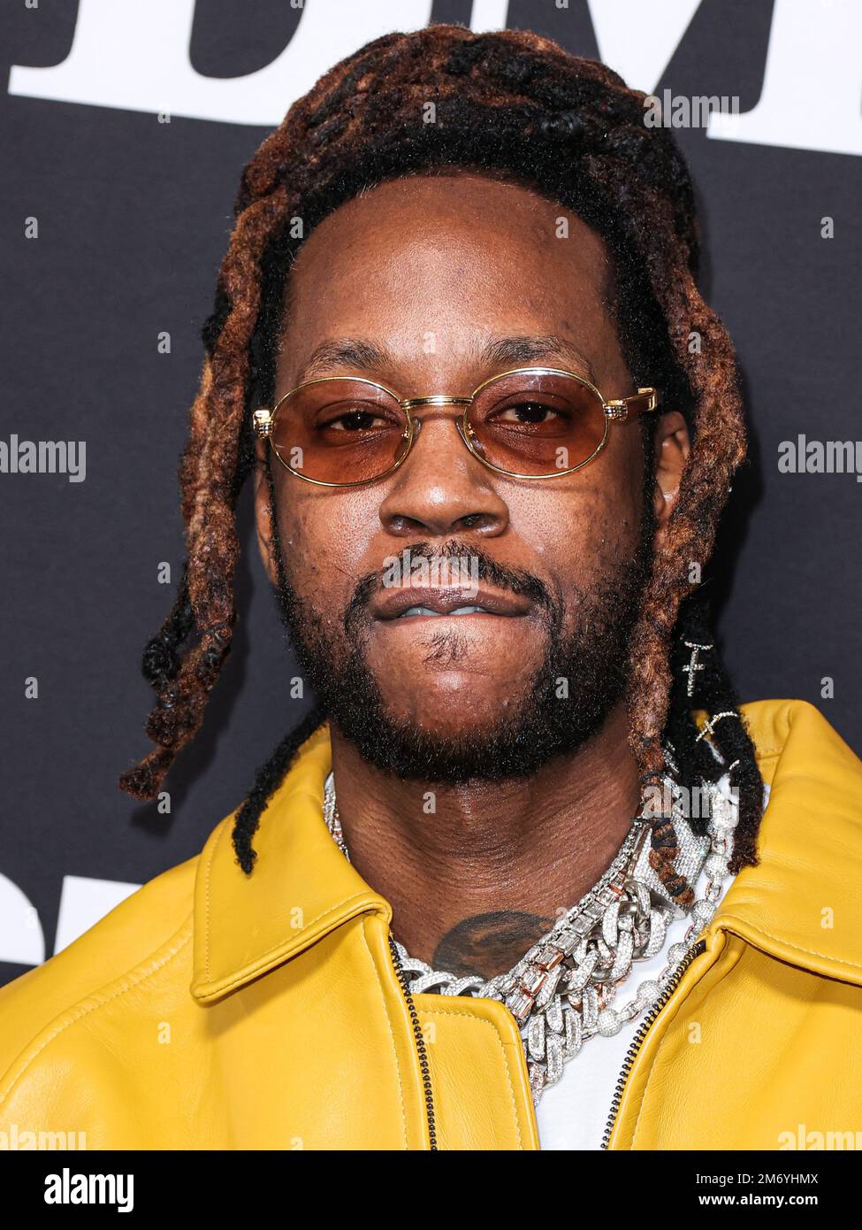 HOLLYWOOD, LOS ANGELES, KALIFORNIEN, USA - JANUAR 05: Der amerikanische Rapper 2 Chainz (Tauheed K. Epps) trifft am 5. Januar 2023 auf der Los Angeles Premiere der STARZ' 'BMF' (Black Mafia Family) Staffel 2 ein, die am. Januar im TCL Chinese Theatre IMAX in Hollywood, Los Angeles, Kalifornien, USA stattfindet. (Foto von Xavier Collin/Image Press Agency) Stockfoto