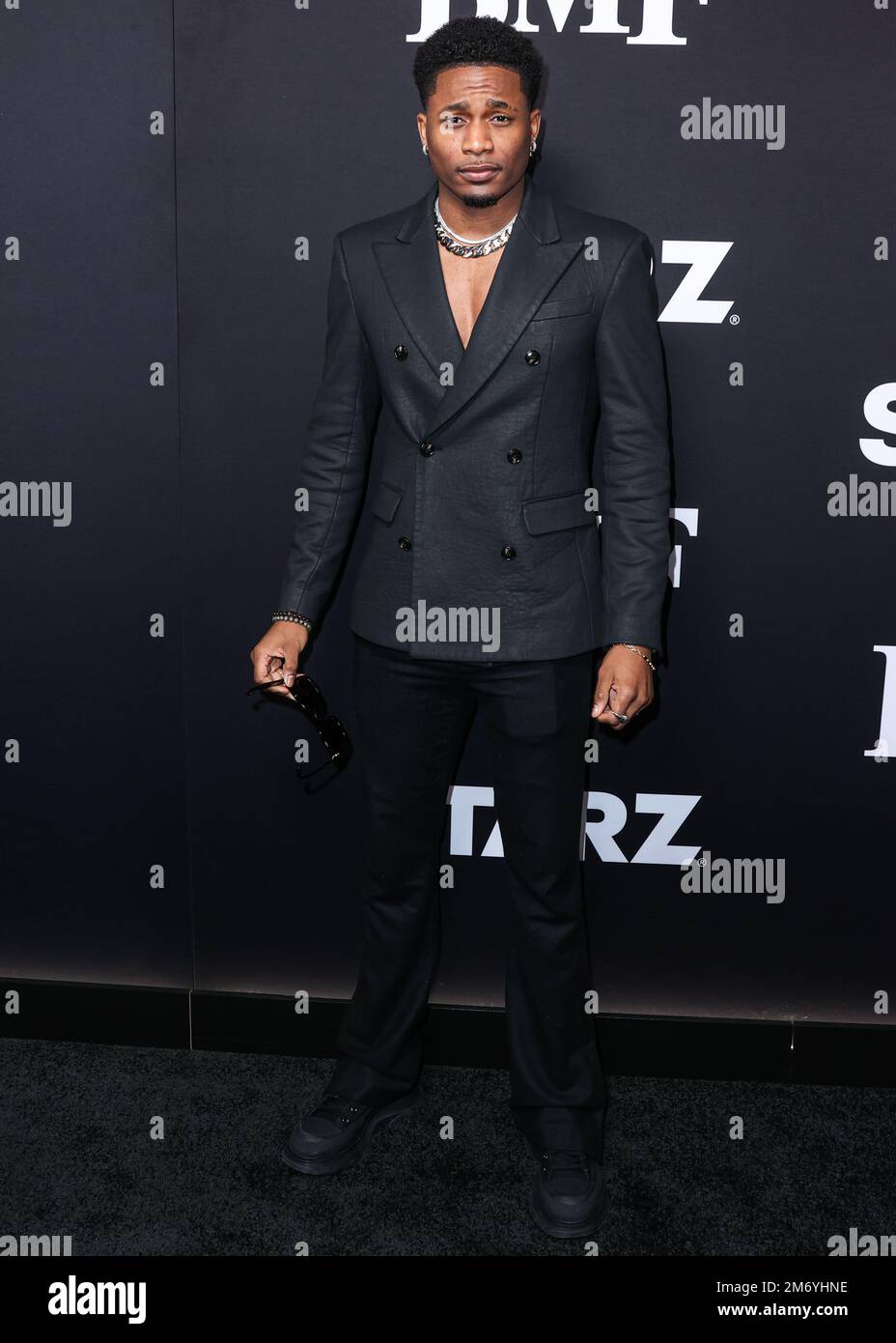 Hollywood, Usa. 05. Januar 2023. HOLLYWOOD, LOS ANGELES, KALIFORNIEN, USA - JANUAR 05: Der haitianisch-amerikanische Schauspieler Da'Vinchi (Juste) trifft am 5. Januar 2023 auf dem IMAX-Kino des TCL Chinese Theatre in Hollywood, Los Angeles, Kalifornien, USA auf der Premiere von STARZ, Staffel 2 (Black Mafia Family) in Los Angeles ein. (Foto: Xavier Collin/Image Press Agency) Kredit: Image Press Agency/Alamy Live News Stockfoto