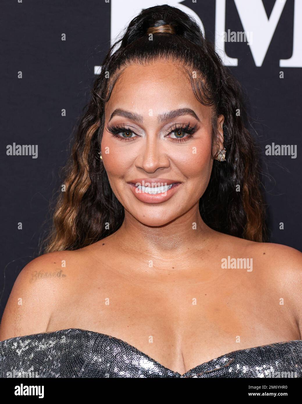 Hollywood, Usa. 05. Januar 2023. HOLLYWOOD, LOS ANGELES, KALIFORNIEN, USA - JANUAR 05: Die amerikanische Fernsehfigur und Schauspielerin La La Anthony (Alani Nicole Anthony) trifft am 5. Januar 2023 im TCL Chinese Theatre IMAX in Hollywood, Los Angeles, Kalifornien, USA auf der Premiere der STARZ' „BMF“ (Black Mafia Family) Staffel 2 in Los Angeles ein. (Foto: Xavier Collin/Image Press Agency) Kredit: Image Press Agency/Alamy Live News Stockfoto