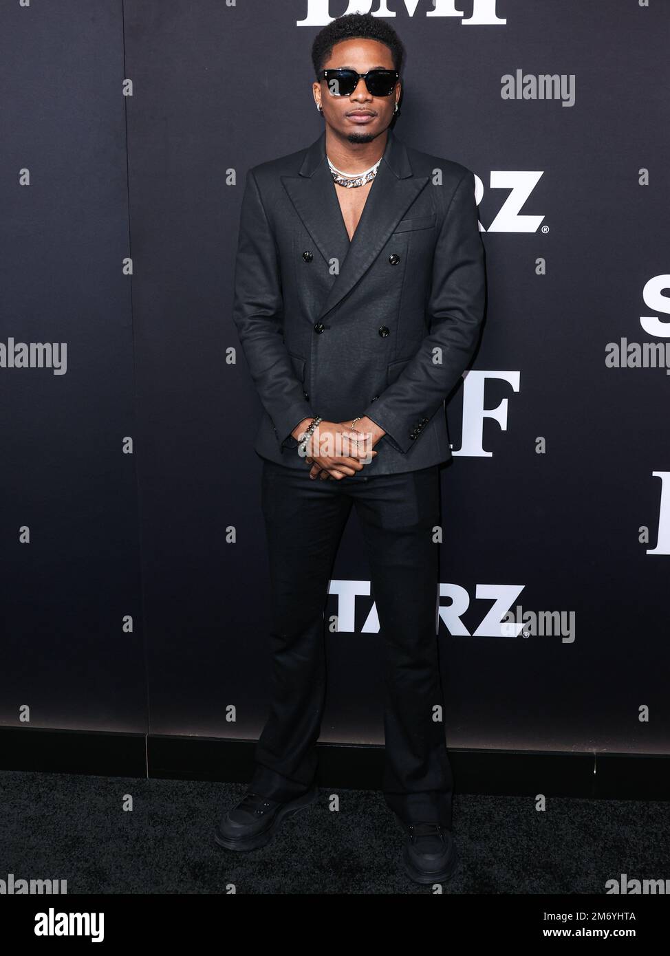 Hollywood, Usa. 05. Januar 2023. HOLLYWOOD, LOS ANGELES, KALIFORNIEN, USA - JANUAR 05: Der haitianisch-amerikanische Schauspieler Da'Vinchi (Juste) trifft am 5. Januar 2023 auf dem IMAX-Kino des TCL Chinese Theatre in Hollywood, Los Angeles, Kalifornien, USA auf der Premiere von STARZ, Staffel 2 (Black Mafia Family) in Los Angeles ein. (Foto: Xavier Collin/Image Press Agency) Kredit: Image Press Agency/Alamy Live News Stockfoto