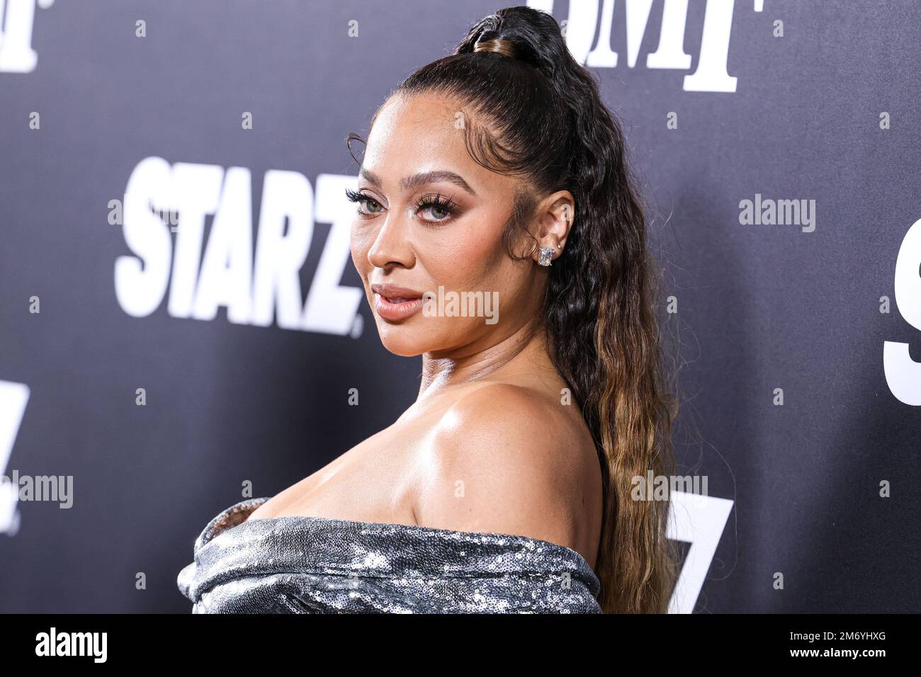 Hollywood, Usa. 05. Januar 2023. HOLLYWOOD, LOS ANGELES, KALIFORNIEN, USA - JANUAR 05: Die amerikanische Fernsehfigur und Schauspielerin La La Anthony (Alani Nicole Anthony) trifft am 5. Januar 2023 im TCL Chinese Theatre IMAX in Hollywood, Los Angeles, Kalifornien, USA auf der Premiere der STARZ' „BMF“ (Black Mafia Family) Staffel 2 in Los Angeles ein. (Foto: Xavier Collin/Image Press Agency) Kredit: Image Press Agency/Alamy Live News Stockfoto