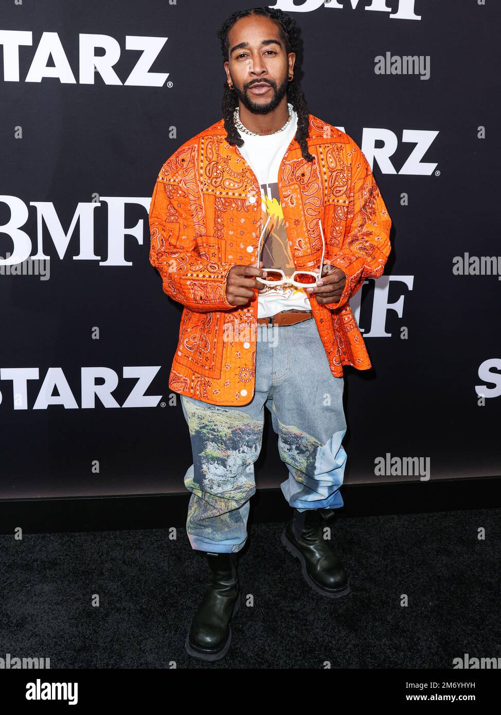 Hollywood, Usa. 05. Januar 2023. HOLLYWOOD, LOS ANGELES, KALIFORNIEN, USA - JANUAR 05: Der amerikanische R&B-Sänger, Songwriter, Schauspieler und Tänzer Omari Ishmael Grandberry trifft am 5. Januar 2023 in Hollywood, Los Angeles, Kalifornien, USA auf der Premiere von STARZ' „BMF“ (Black Mafia Family) Staffel 2 im TCL Chinese Theatre IMAX ein. (Foto: Xavier Collin/Image Press Agency) Kredit: Image Press Agency/Alamy Live News Stockfoto