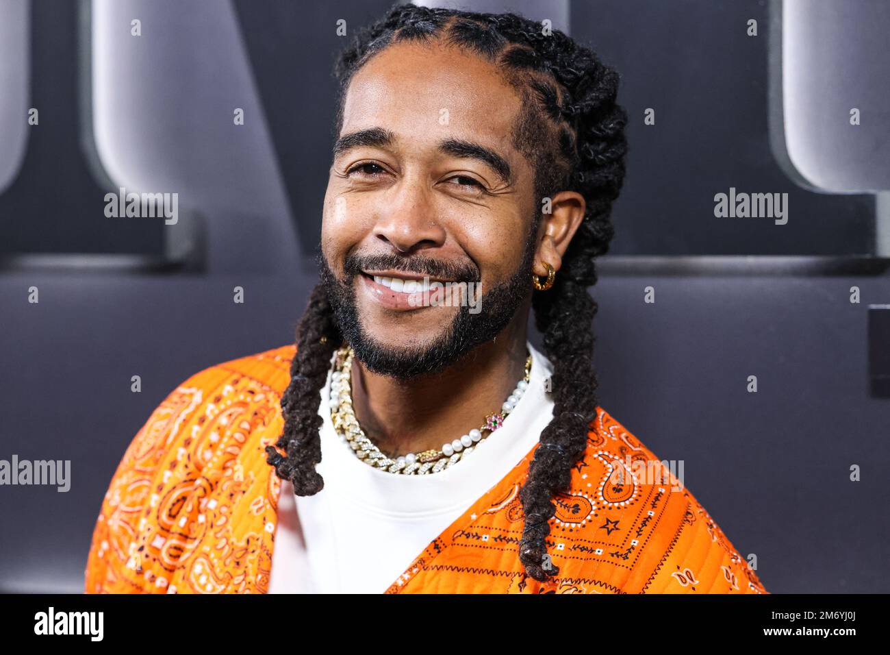 Hollywood, Usa. 05. Januar 2023. HOLLYWOOD, LOS ANGELES, KALIFORNIEN, USA - JANUAR 05: Der amerikanische R&B-Sänger, Songwriter, Schauspieler und Tänzer Omari Ishmael Grandberry trifft am 5. Januar 2023 in Hollywood, Los Angeles, Kalifornien, USA auf der Premiere von STARZ' „BMF“ (Black Mafia Family) Staffel 2 im TCL Chinese Theatre IMAX ein. (Foto: Xavier Collin/Image Press Agency) Kredit: Image Press Agency/Alamy Live News Stockfoto