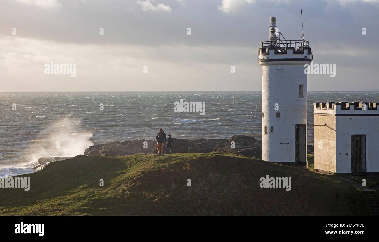 Elie, Fife, Schottland, Großbritannien. 6. Januar 2023 Starke Winde, die die Küste beeinflussen 32 km/h potenzielle Böen von 100 km/h, Temperatur 9 Grad real fühlen sich 3 Grad Celsius mit sonnigen Wellen und Schauern an. Kredit: ArchWhite/alamy Live News. Stockfoto