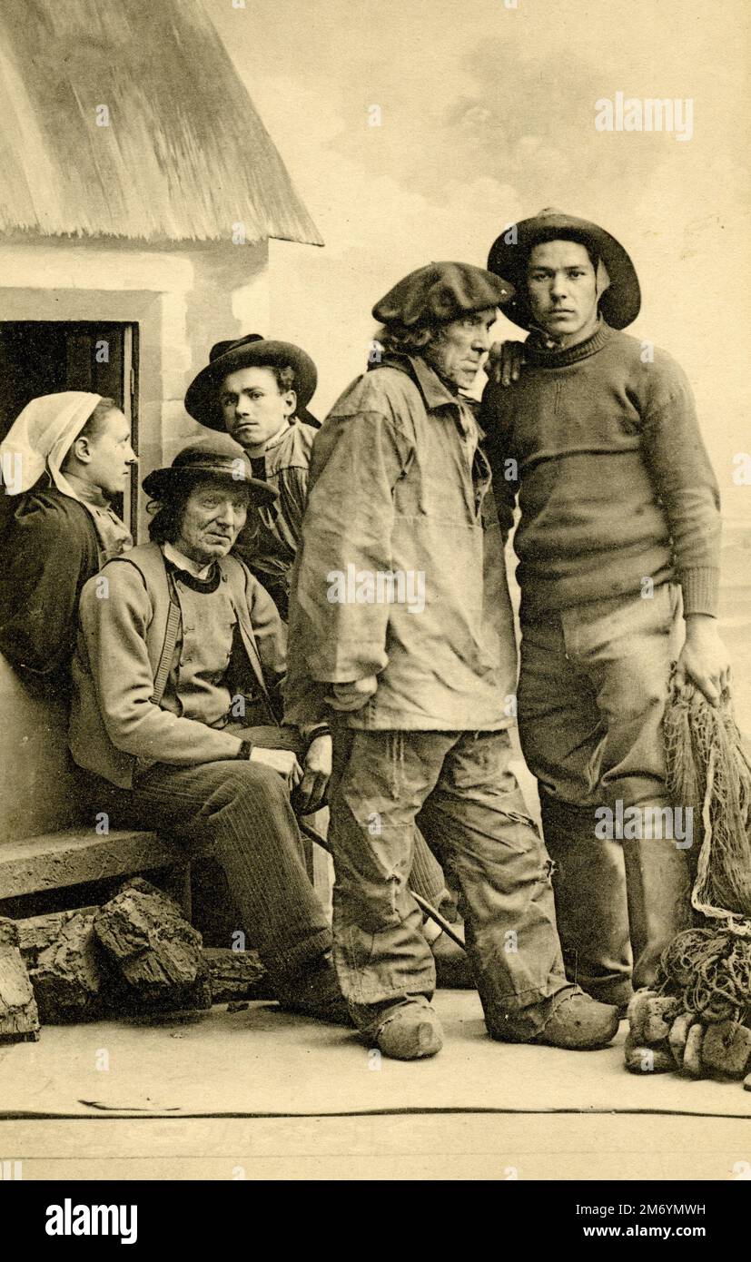 Famille et chaumiere de marins Bretons Stockfoto