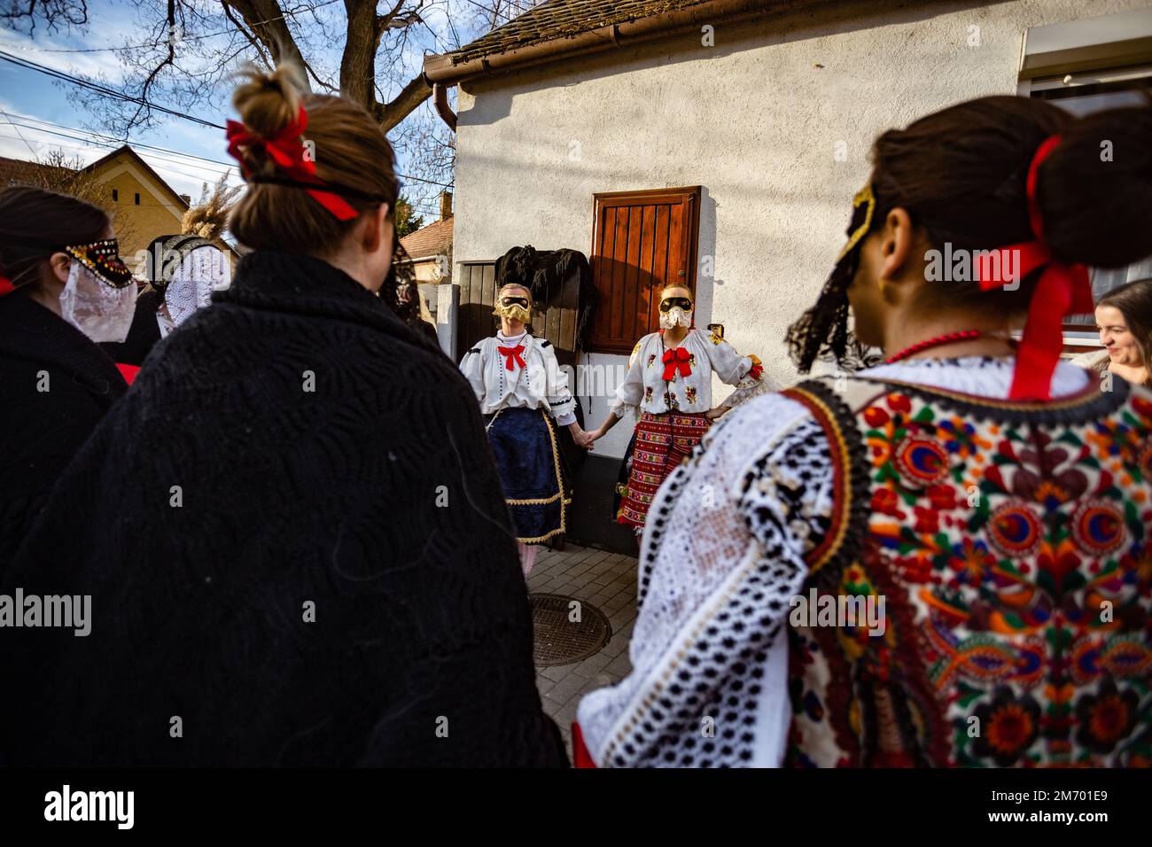 Kolo-Tänzer während der jährlichen Buso-Feierlichkeiten / Poklade aus Mohacs, Ungarn Stockfoto