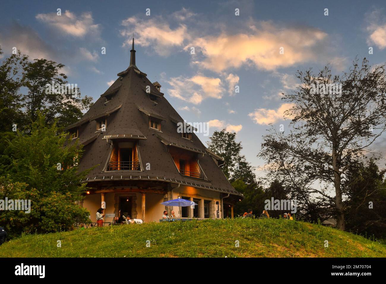 Das Maison des Artistes, ein Aufnahmestudio und Residenz der Künstler, bei Sonnenuntergang, Chamonix, Haute Savoie, Frankreich Stockfoto