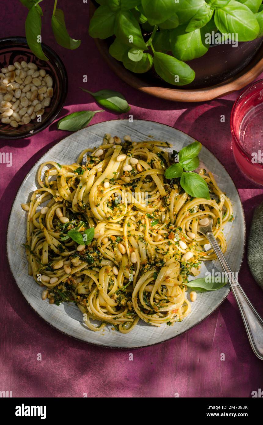 Sizilianischer Pesto auf einem Teller Stockfoto