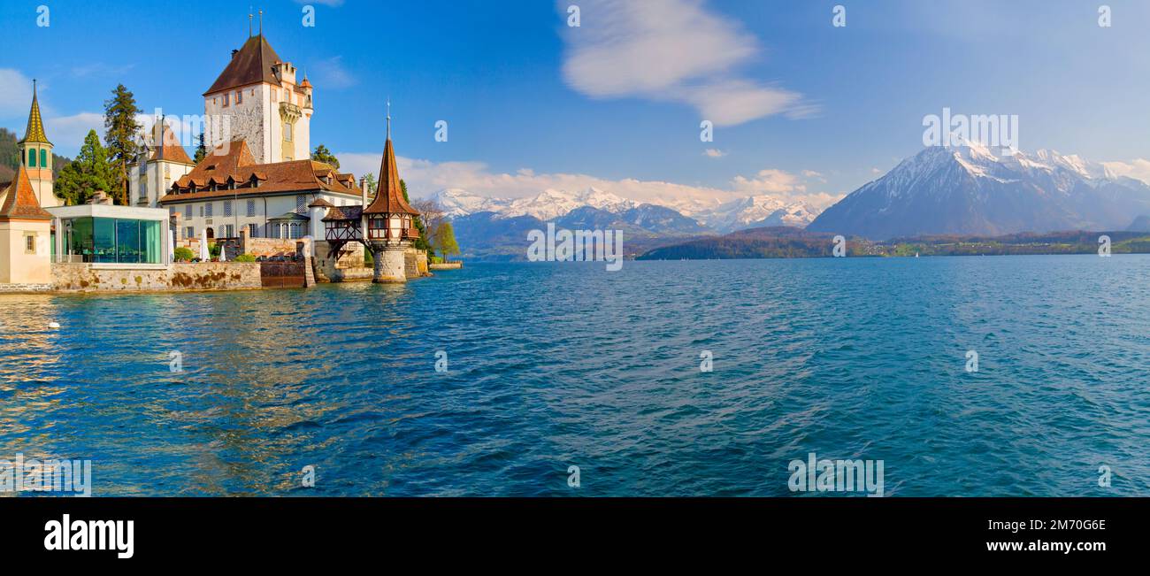 Schloss Oberhofen am Thunersee in den Schweizer Alpen, Schweiz Stockfoto